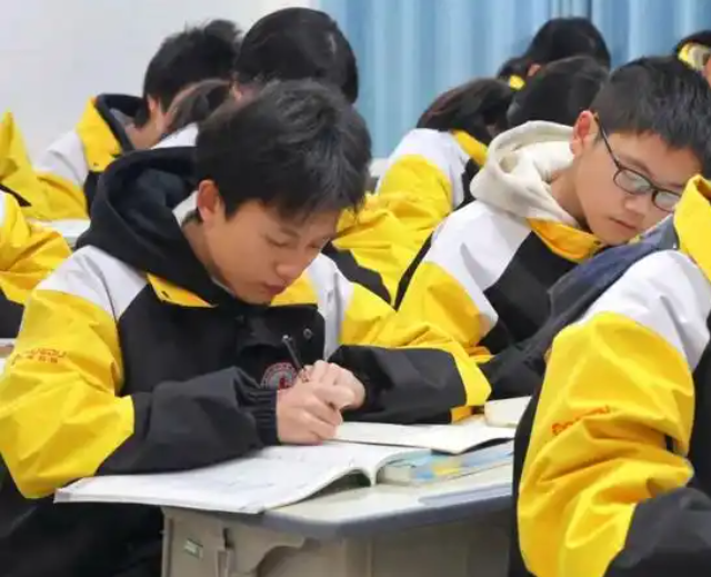 双减政策的落地由于这愈加突出了校园作为教育主阵地的作用 双减政策的落地由于这愈加突出了校园作为教育主阵地的作用