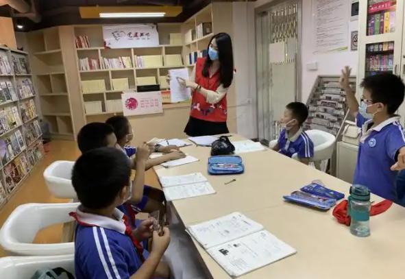 以课堂讲解相结合的形式不断提升小朋友的安全意识和应变能力 以课堂讲解相结合的形式不断提升小朋友的安全意识和应变能力